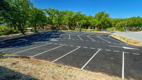 Parking en enrobés en Ardèche